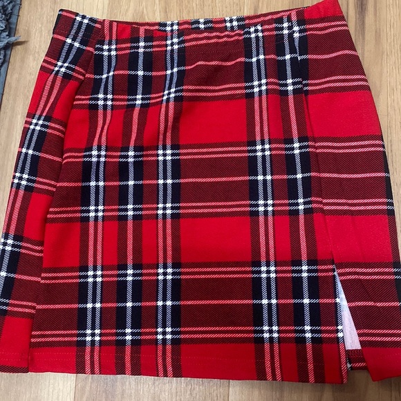 Red, black, and white plaid skirt - Picture 1 of 1